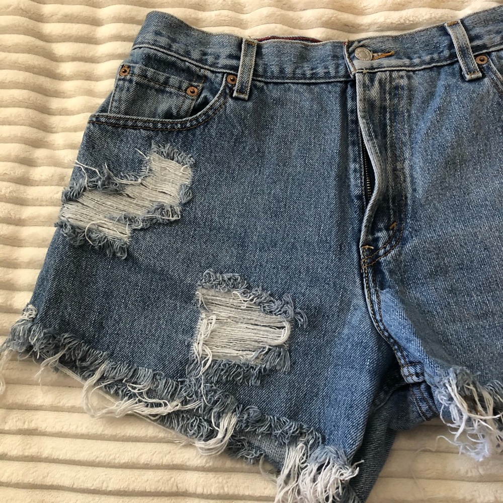 Levi 550 - Cut Off Shorts - Light Wash Jean